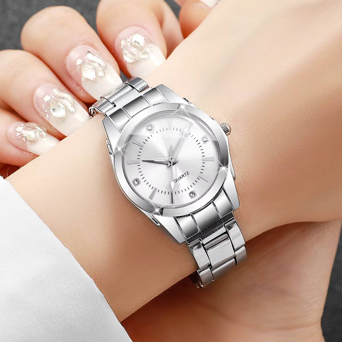 Роскошные женские часы со стра – обзор и цена Luxury Watch Holder