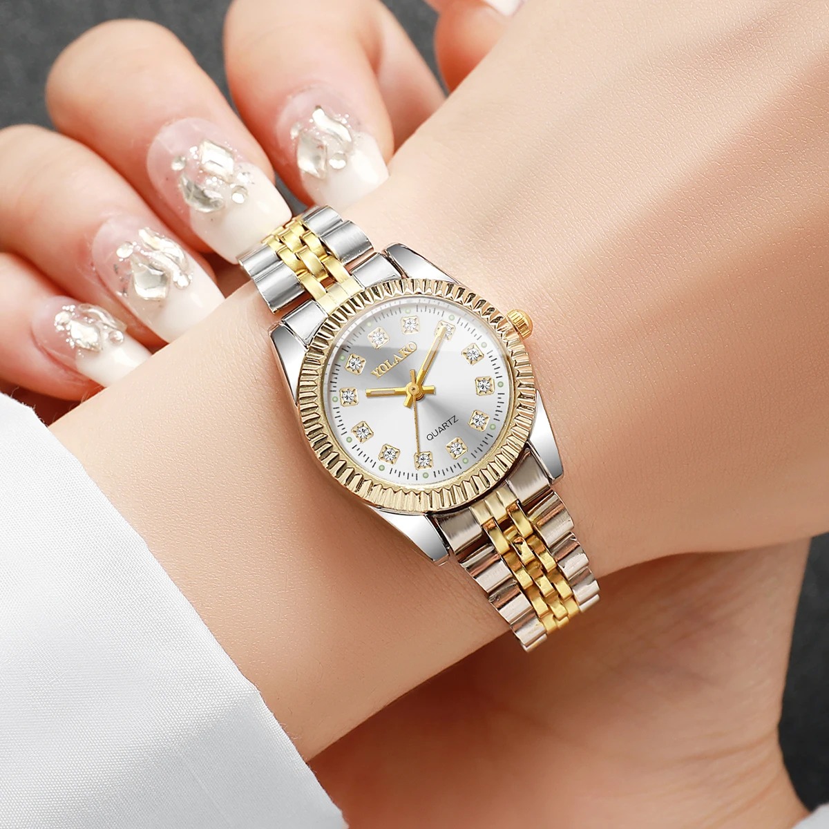 Модные женские кварцевые часы  – обзор и цена Luxury Watch Holder